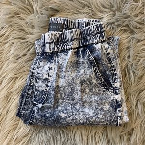 Acid-Wash Jogger Jeans